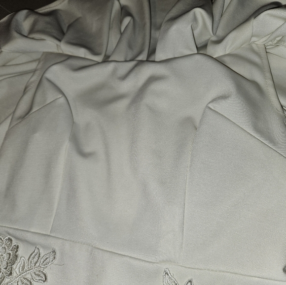 Elegant Off-Shoulder White Dress with Lace Applique & Fringe Detail - Picture 10 of 10